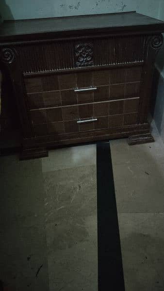 set of 2 side tables