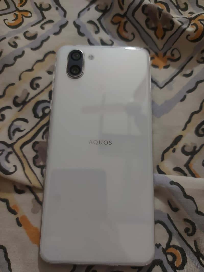 Sharp Aquos R3 0