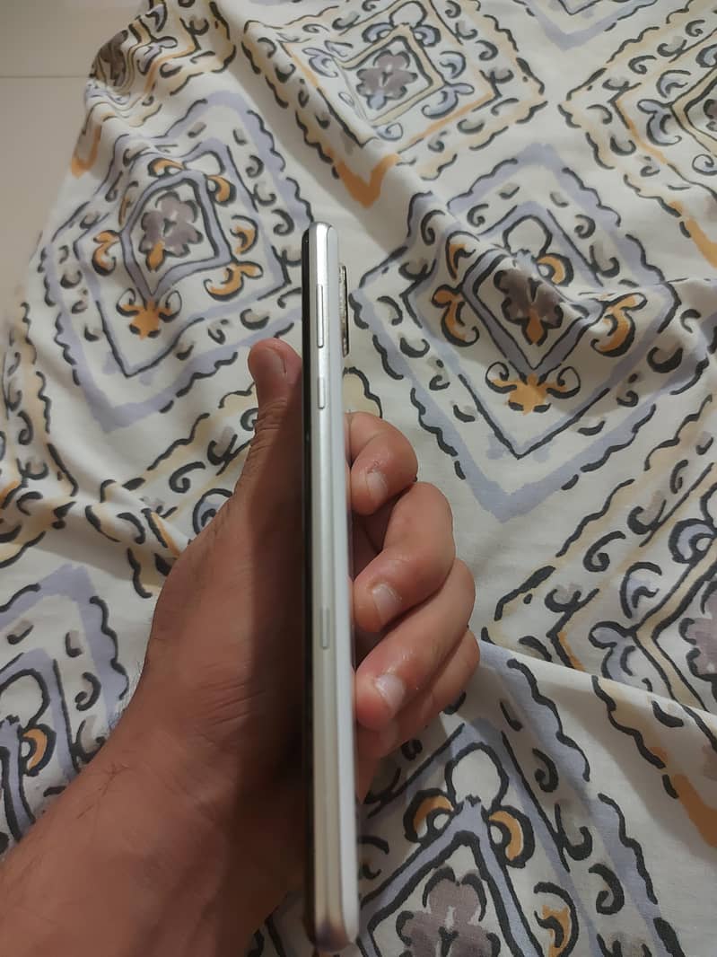 Sharp Aquos R3 2