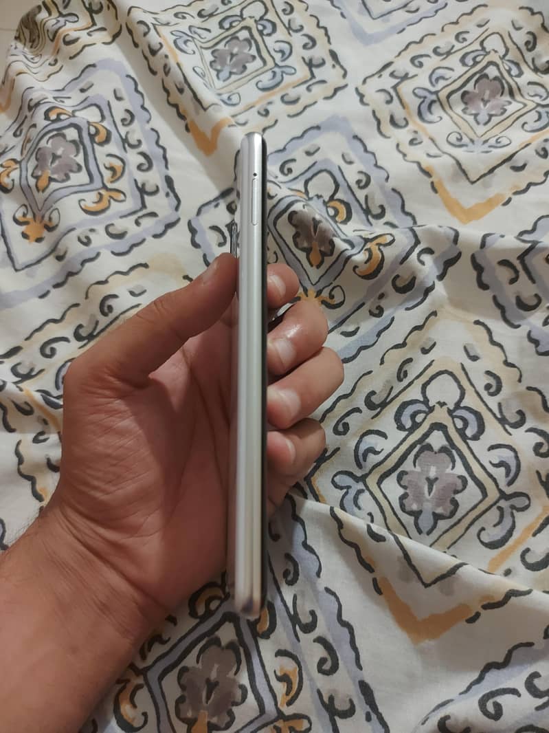 Sharp Aquos R3 3
