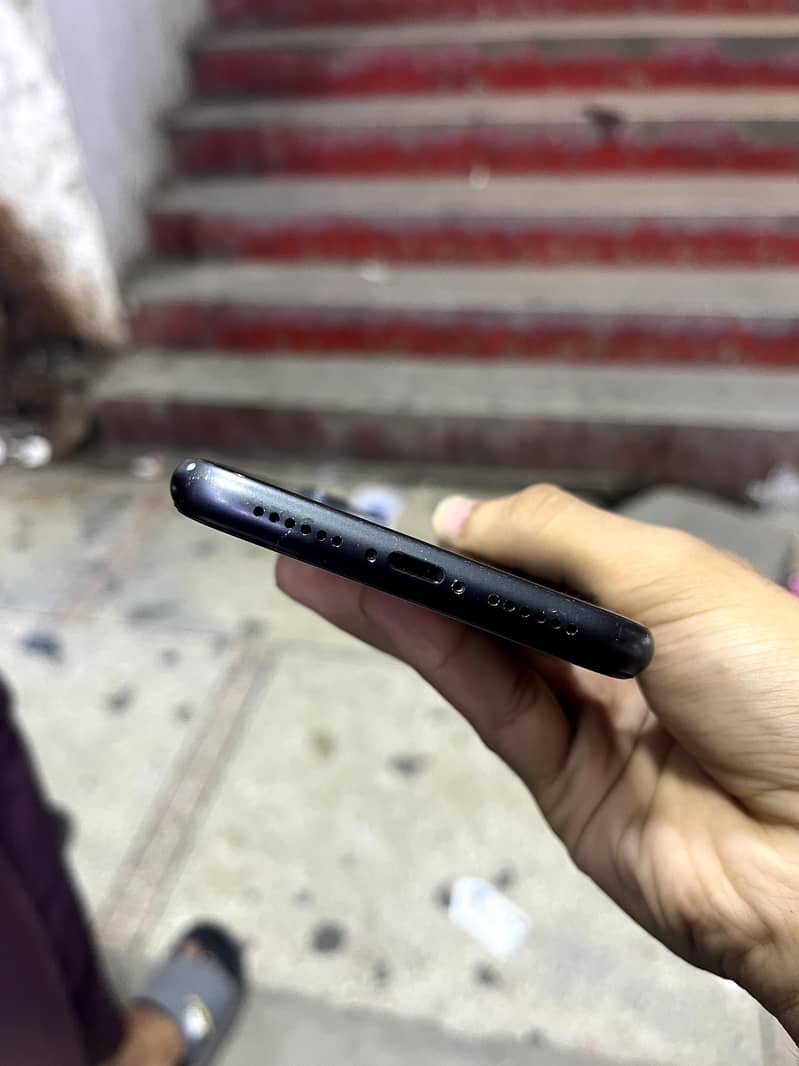 Apple iPhone 11 3