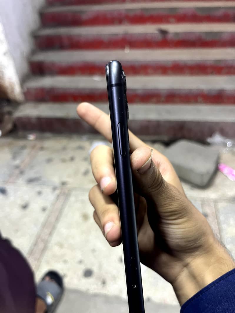 Apple iPhone 11 5