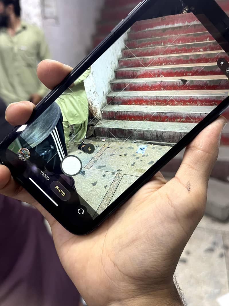 Apple iPhone 11 7