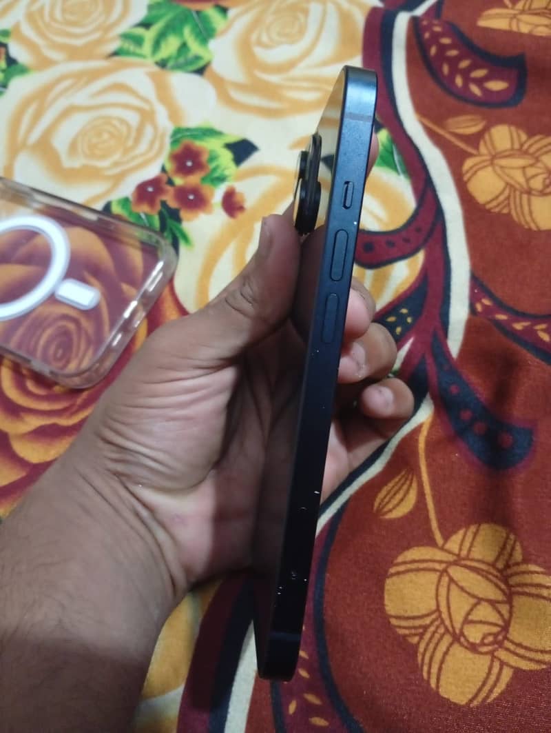 Apple iPhone 13 1