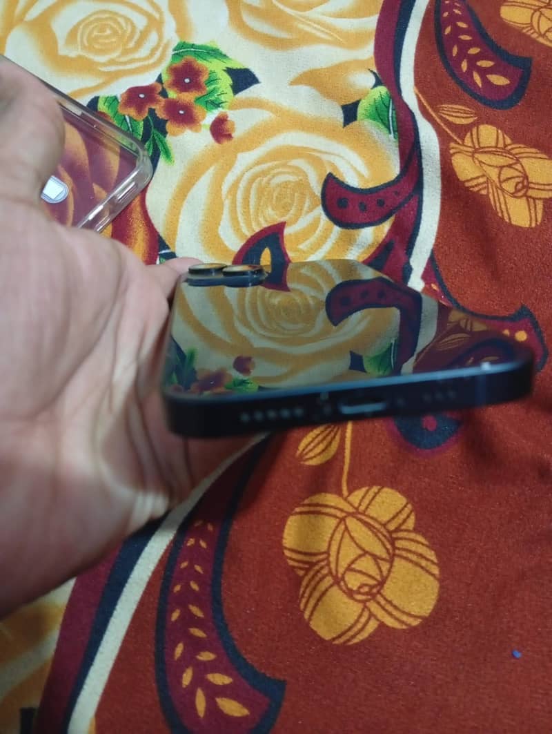 Apple iPhone 13 2
