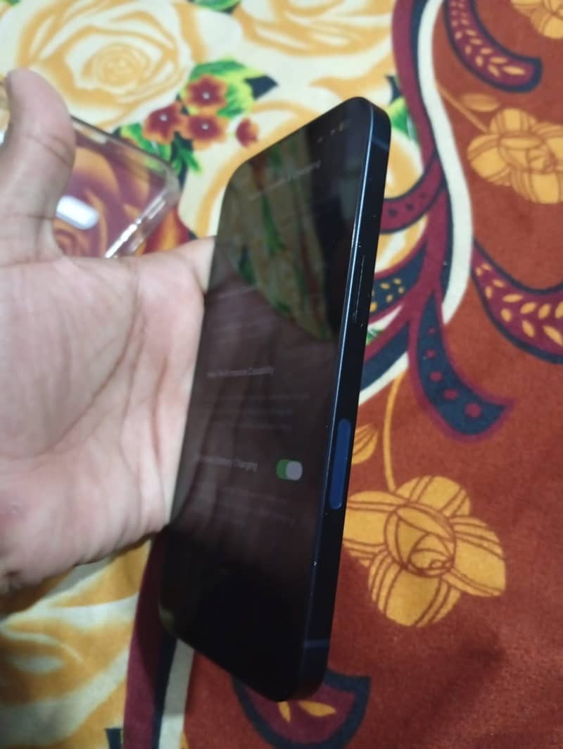 Apple iPhone 13 4