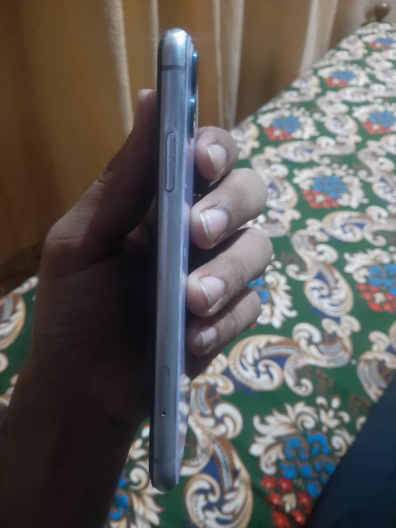 Apple iPhone 11 3