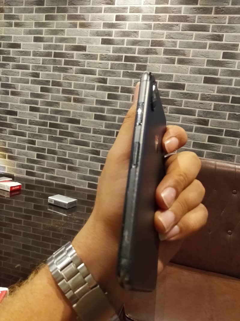 Apple iPhone X 3