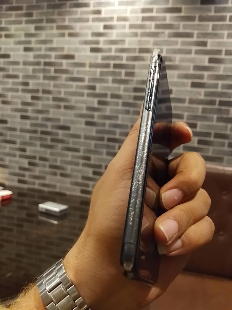 Apple iPhone X 4