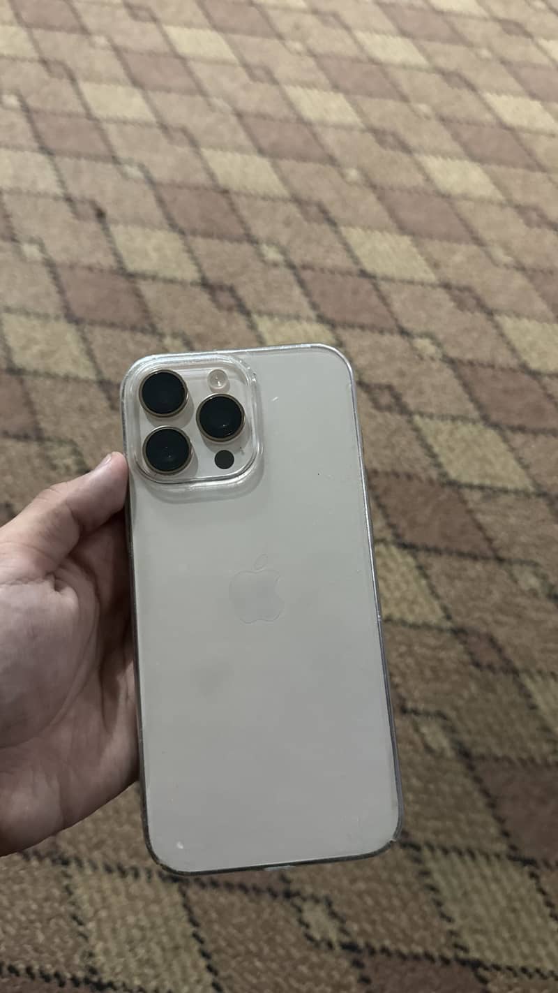 Apple iPhone 16 Pro Max 0
