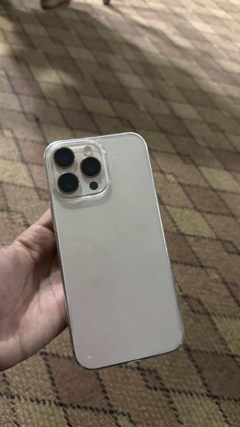 Apple iPhone 16 Pro Max 2