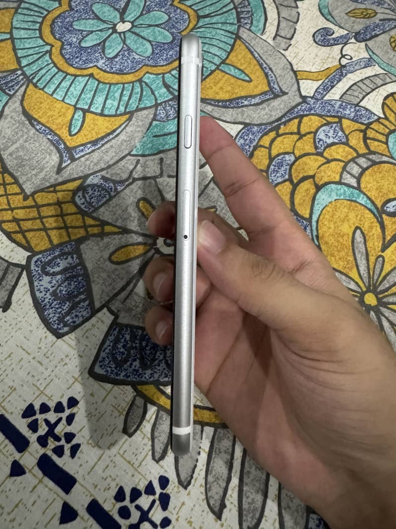 iPhone se 2 6