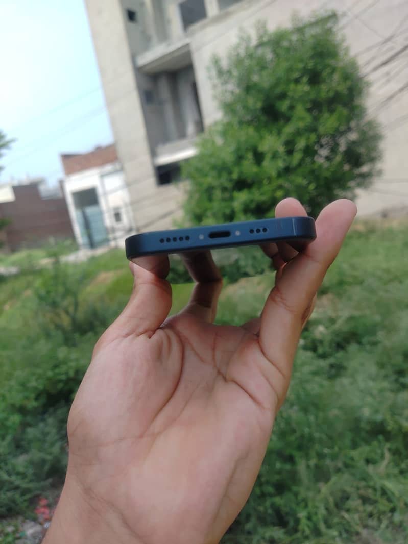 Apple iPhone 13 4