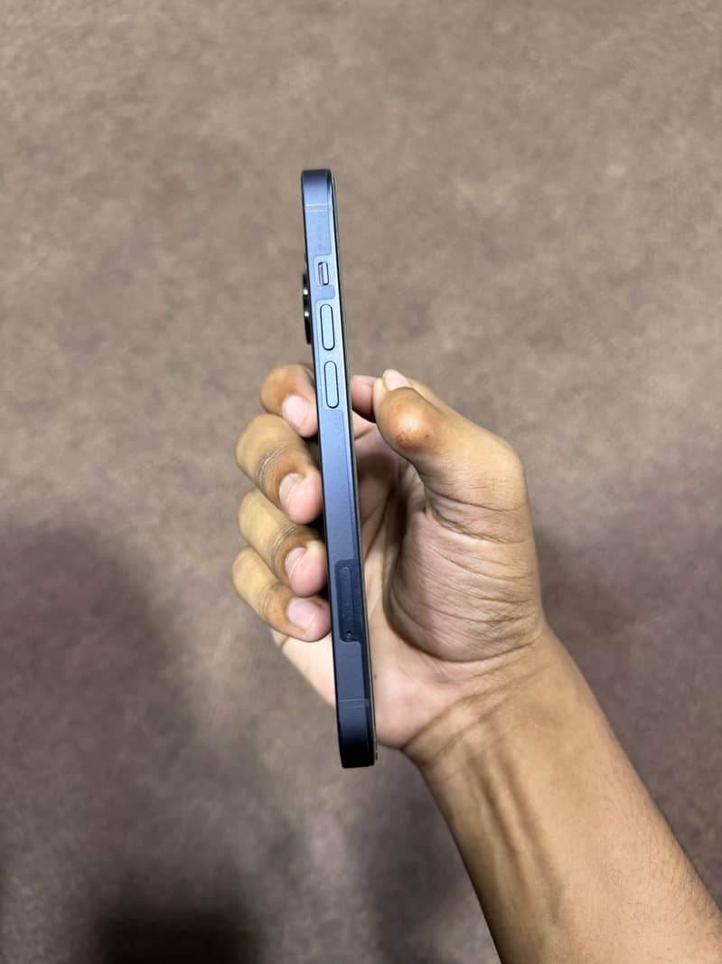 Apple iPhone 13 2