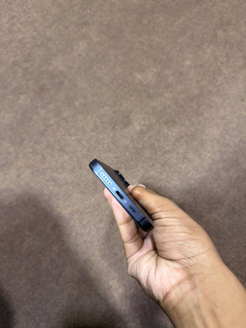 Apple iPhone 13 5