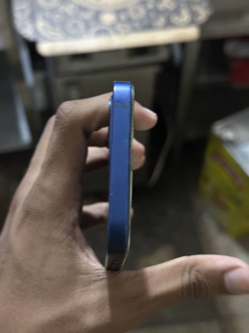 iPhone 12 3