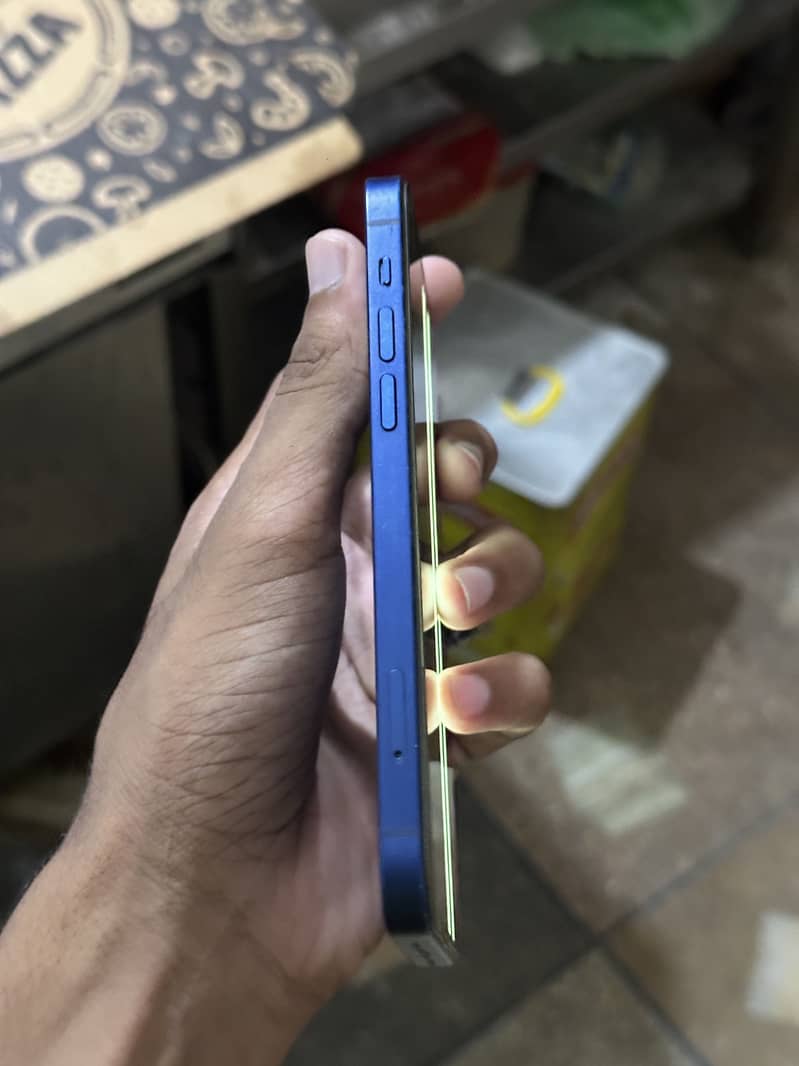 iPhone 12 4