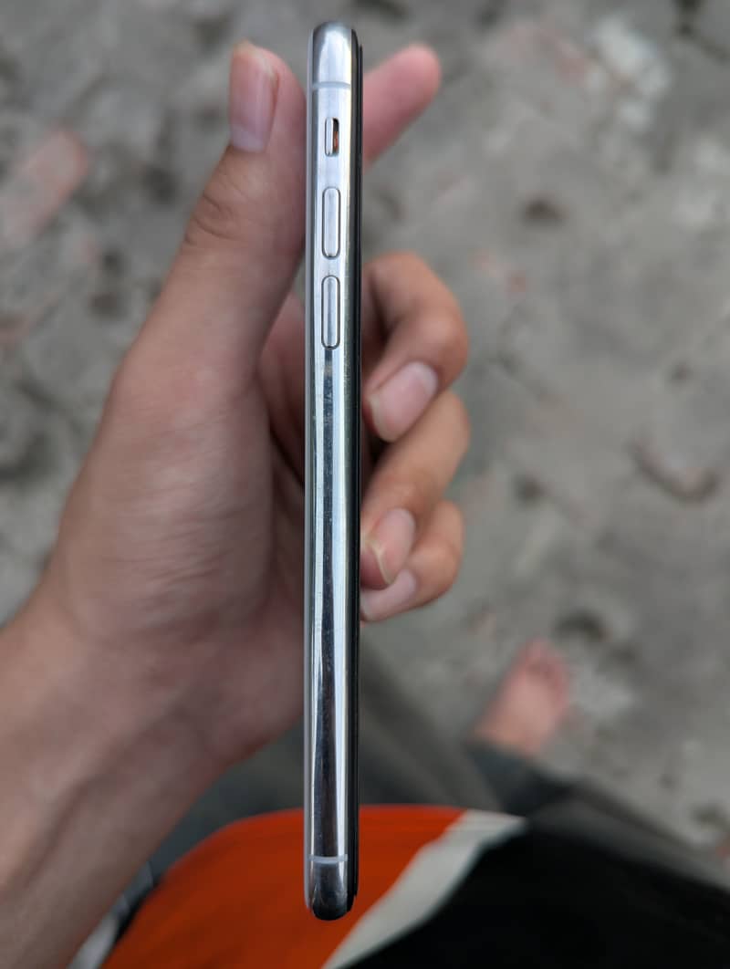 Apple iPhone X 3