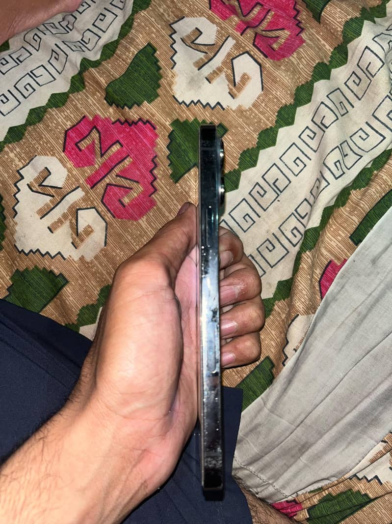 Apple iPhone 13 Pro Max 2