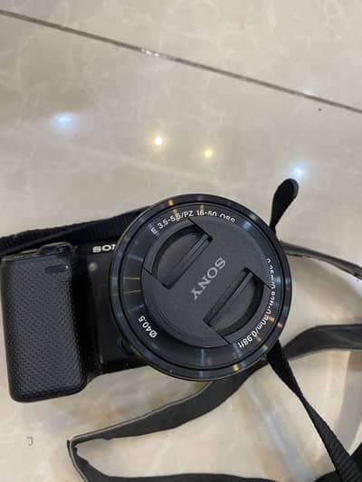 Sony NEX-5R Mirrorless Camera + 16-50mm Lens