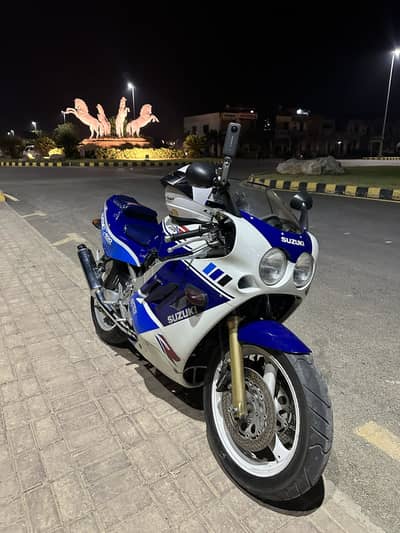 Suzuki GSR 400