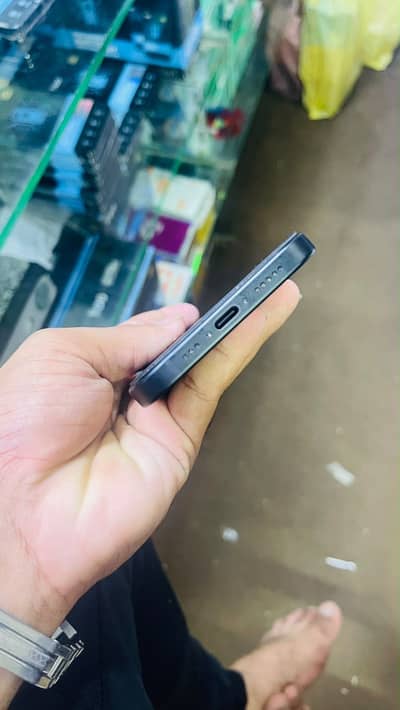 Apple iPhone 15