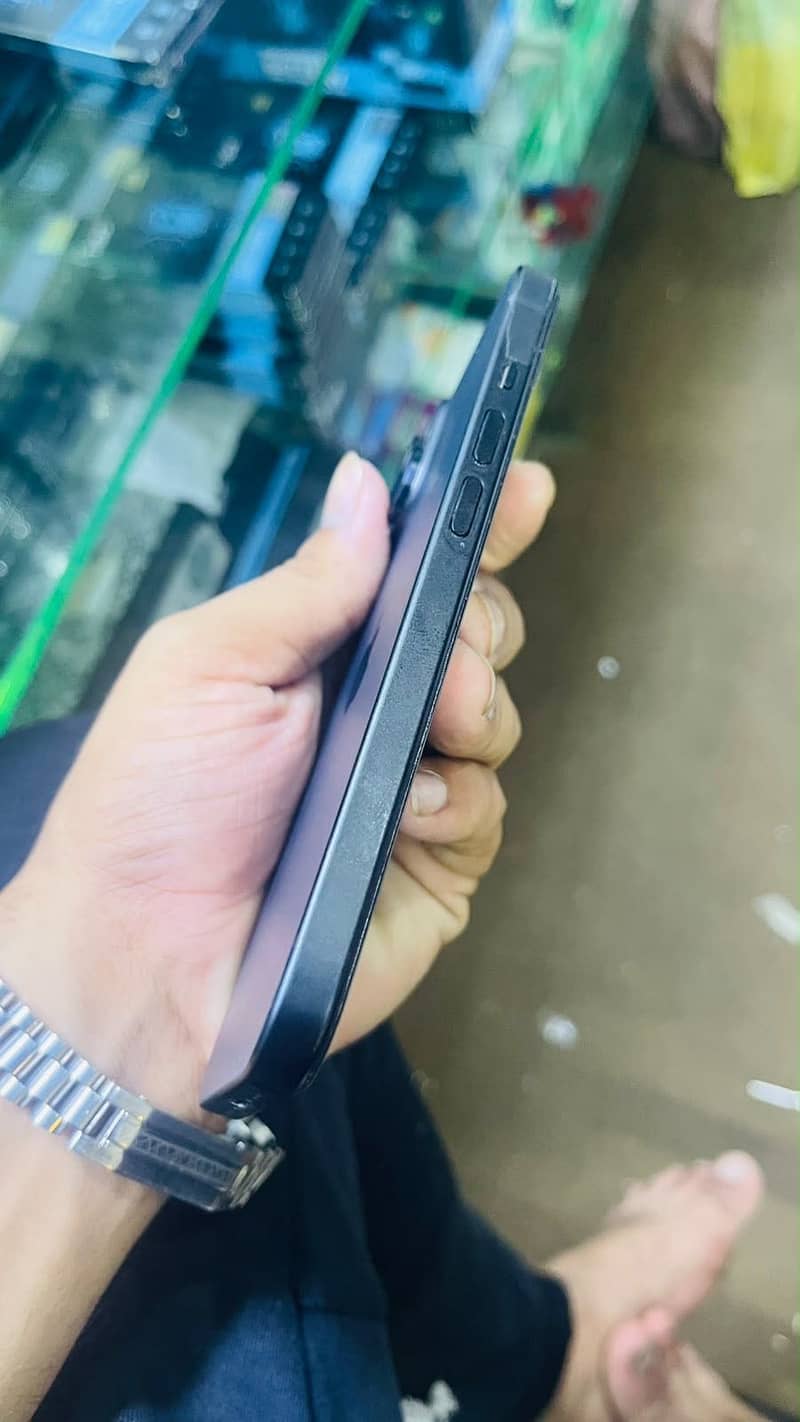 Apple iPhone 15 3