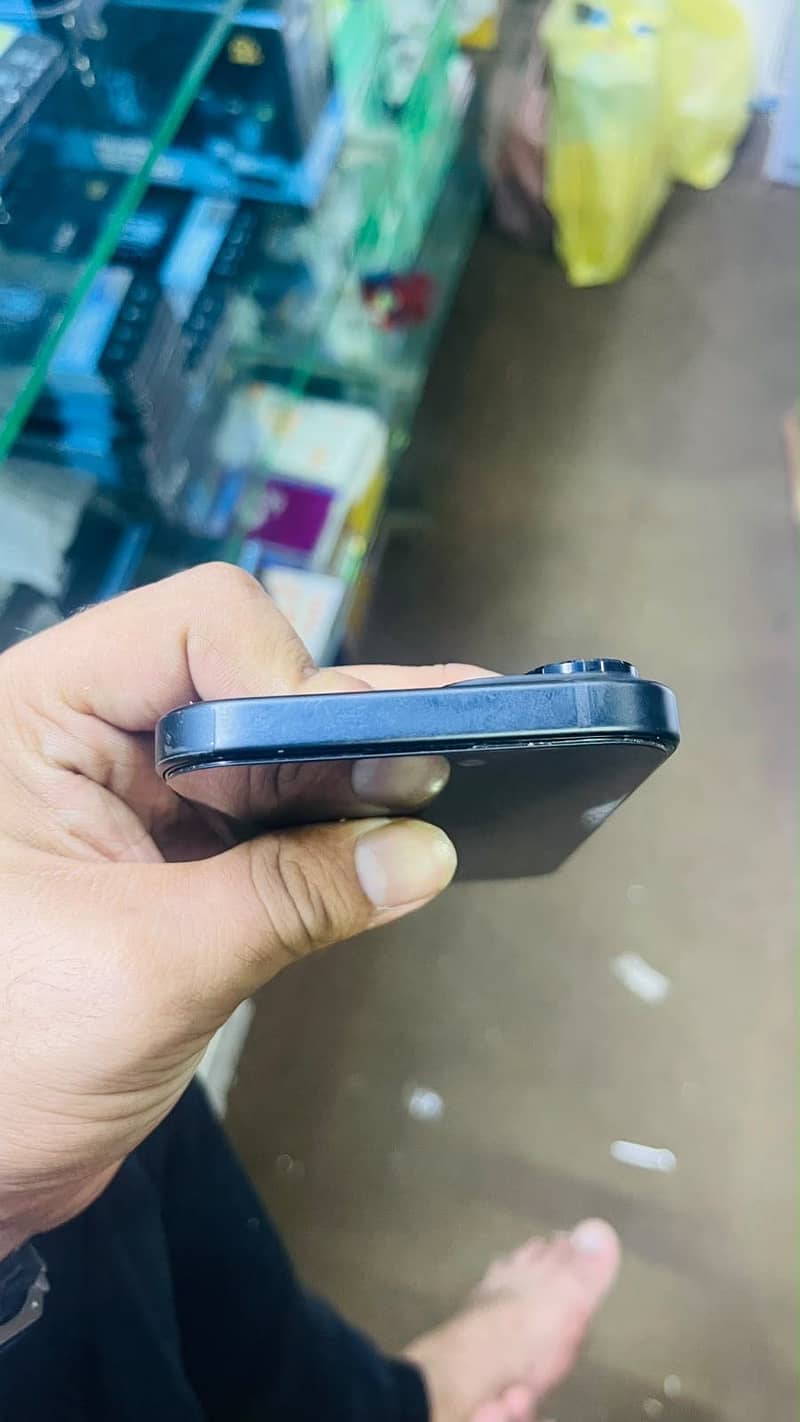 Apple iPhone 15 4