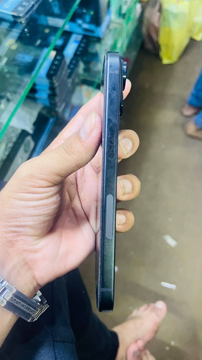 Apple iPhone 15 5