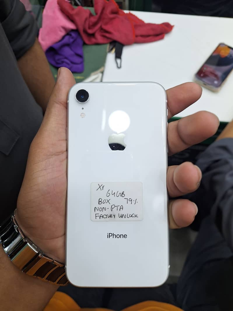 Apple iPhone XR 0