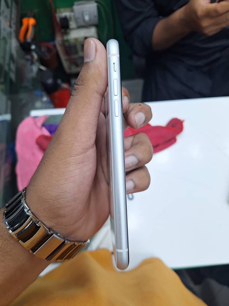 Apple iPhone XR 3