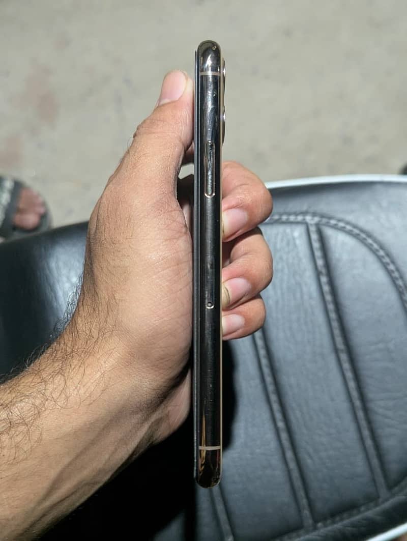 Apple iPhone 11 Pro 3