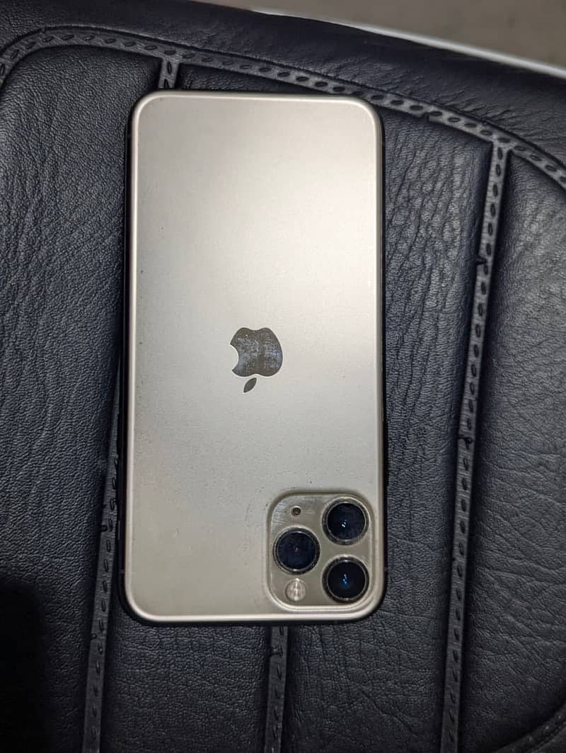 Apple iPhone 11 Pro 4