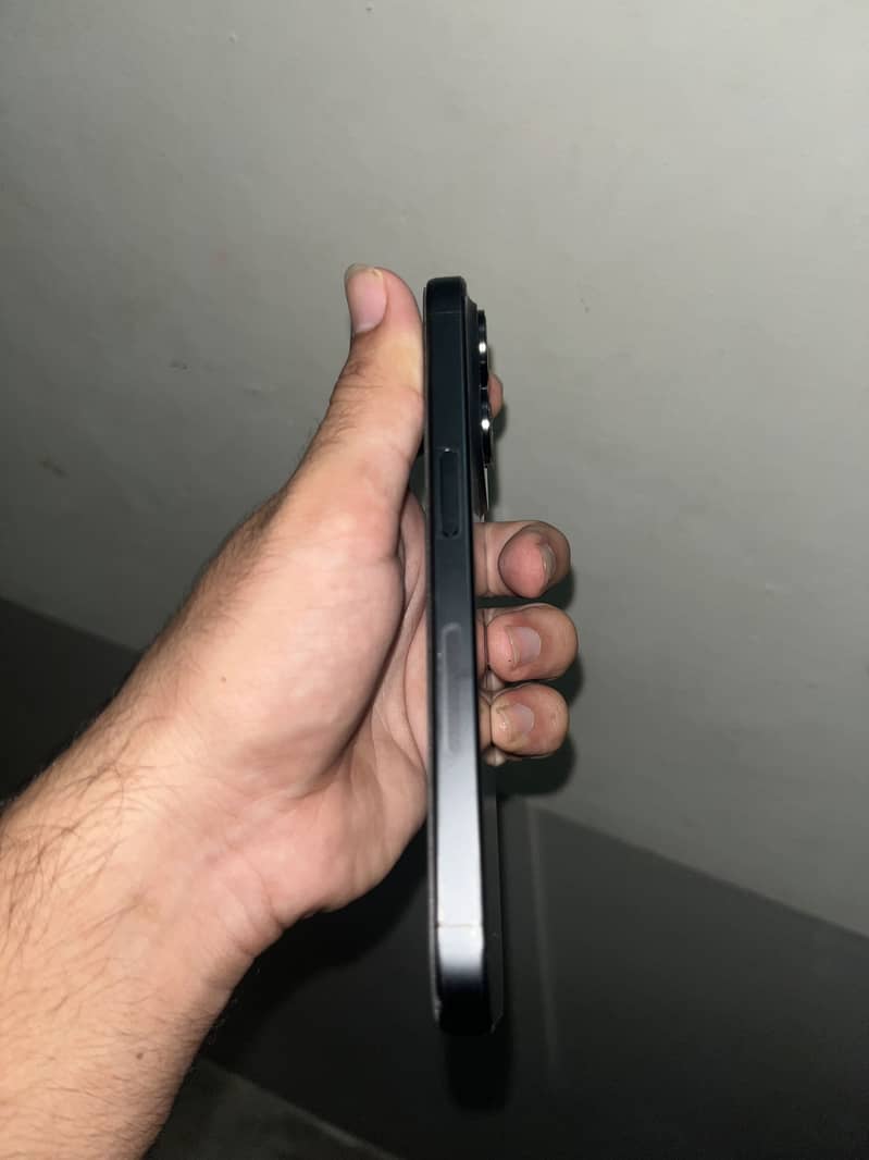 Apple iPhone 15 Pro 2