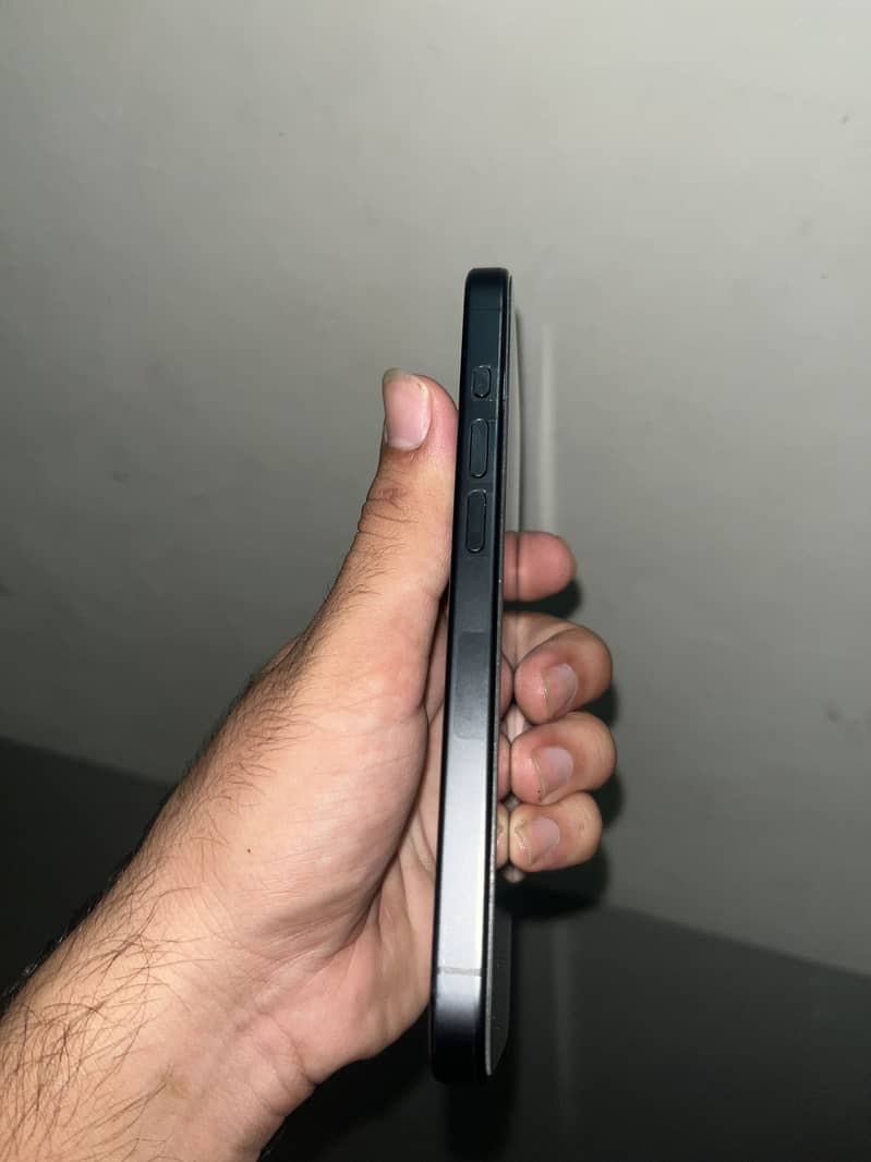 Apple iPhone 15 Pro 3