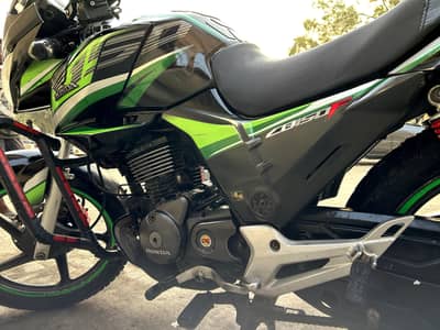 Touring Honda CB 150f with tubeless tyres