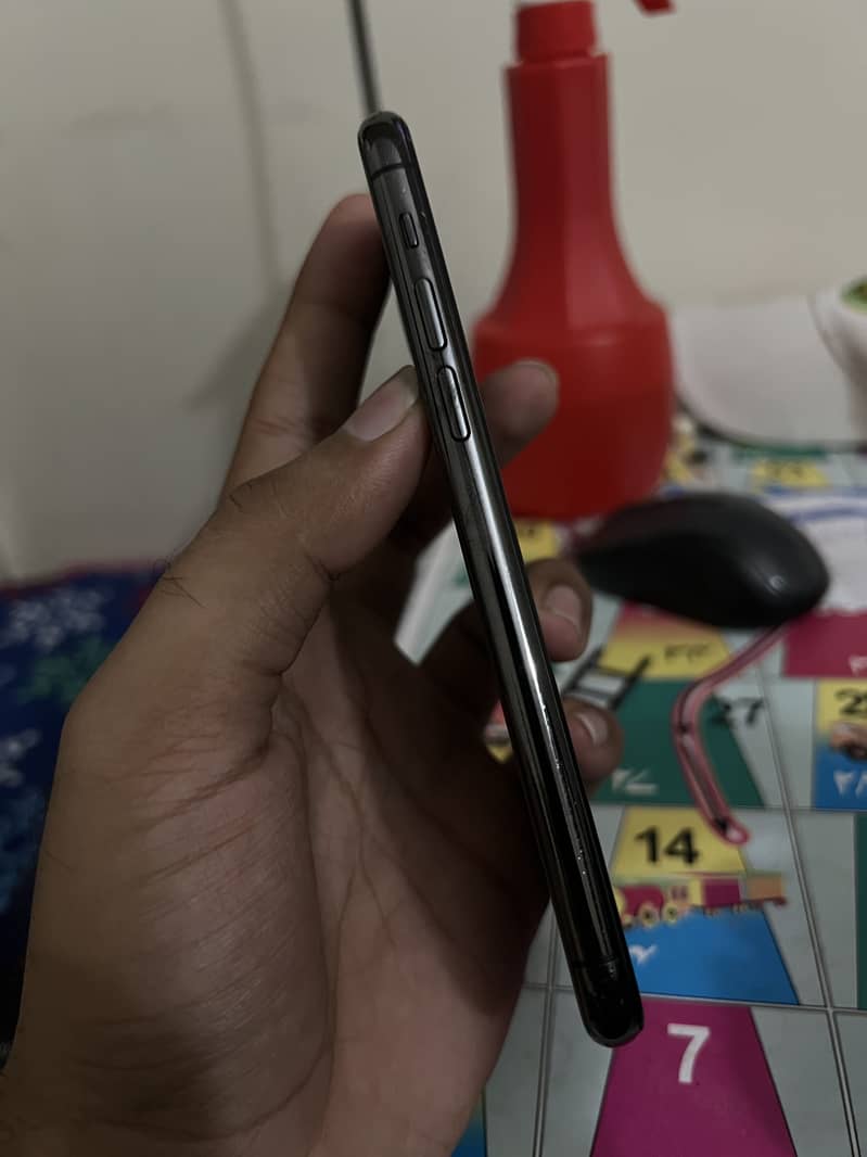 Apple iPhone 11 Pro 3