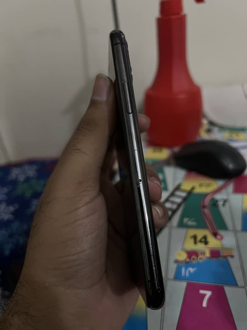 Apple iPhone 11 Pro 4