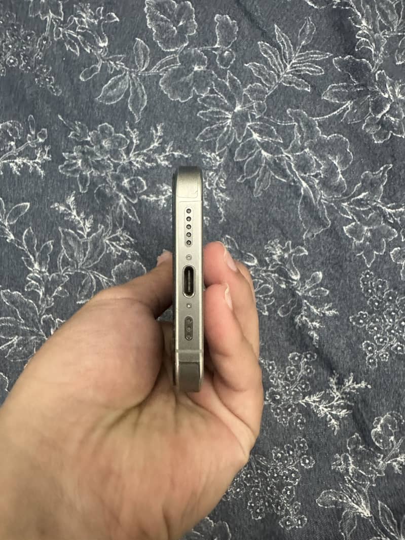 Apple iPhone 15 Pro 2