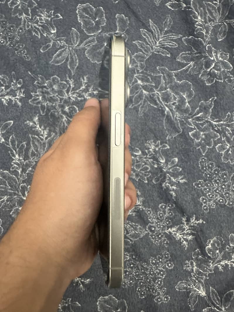 Apple iPhone 15 Pro 3