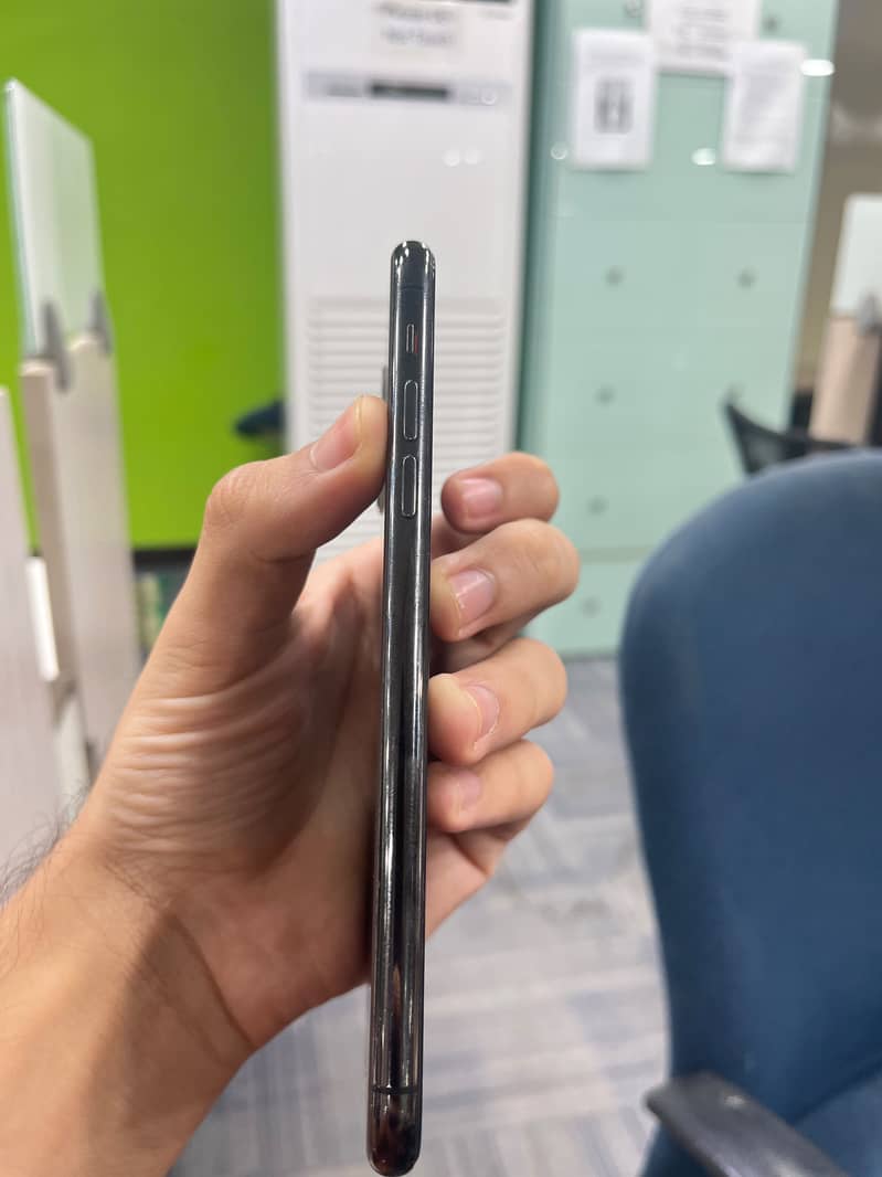 iPhone 11 Pro Max 1