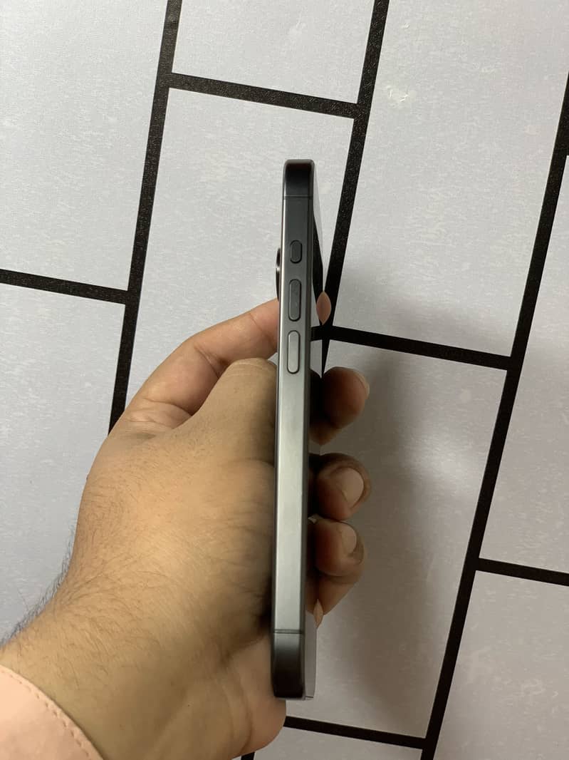 iPhone 15 Pro 3