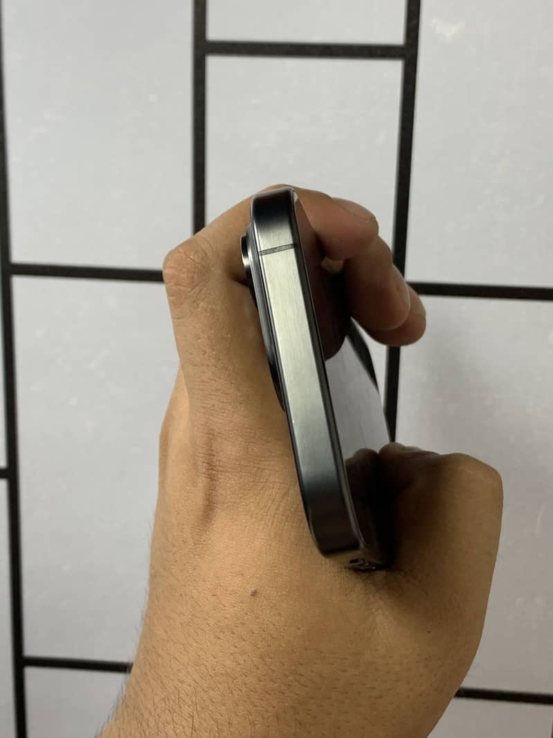 iPhone 15 Pro 4