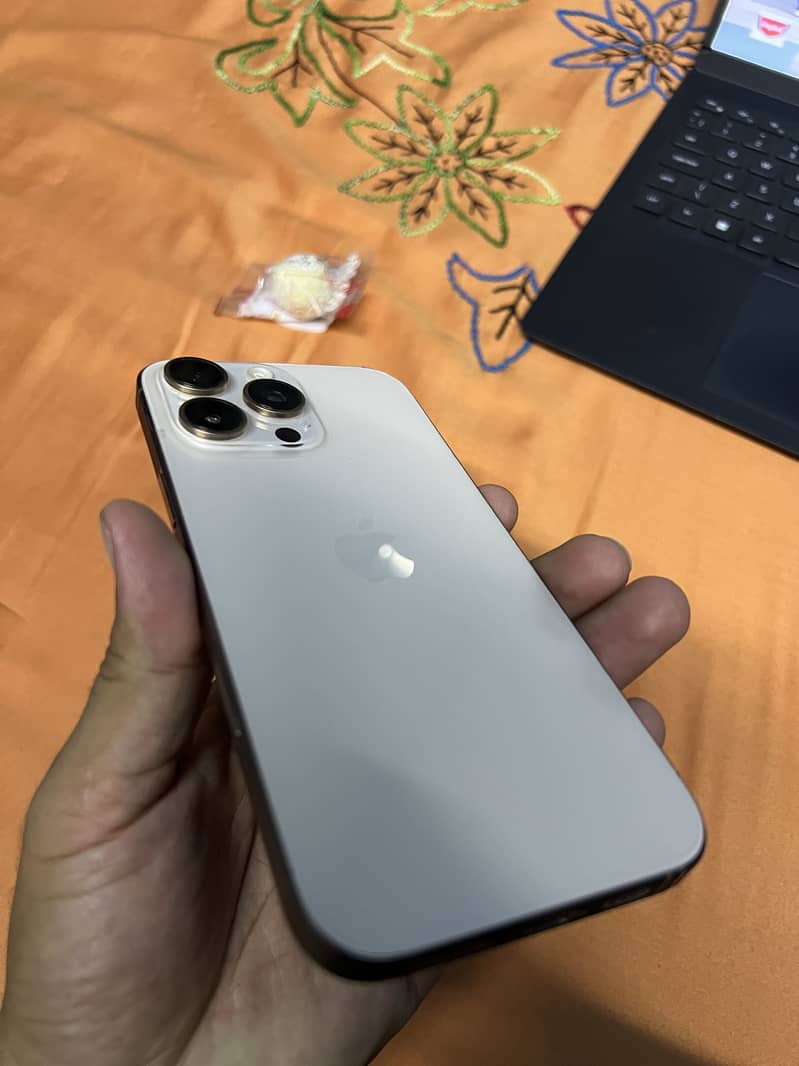 Apple iPhone 16 Pro Max 1