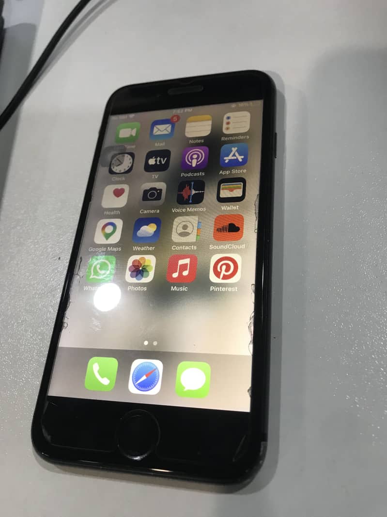 Apple iPhone 8 1