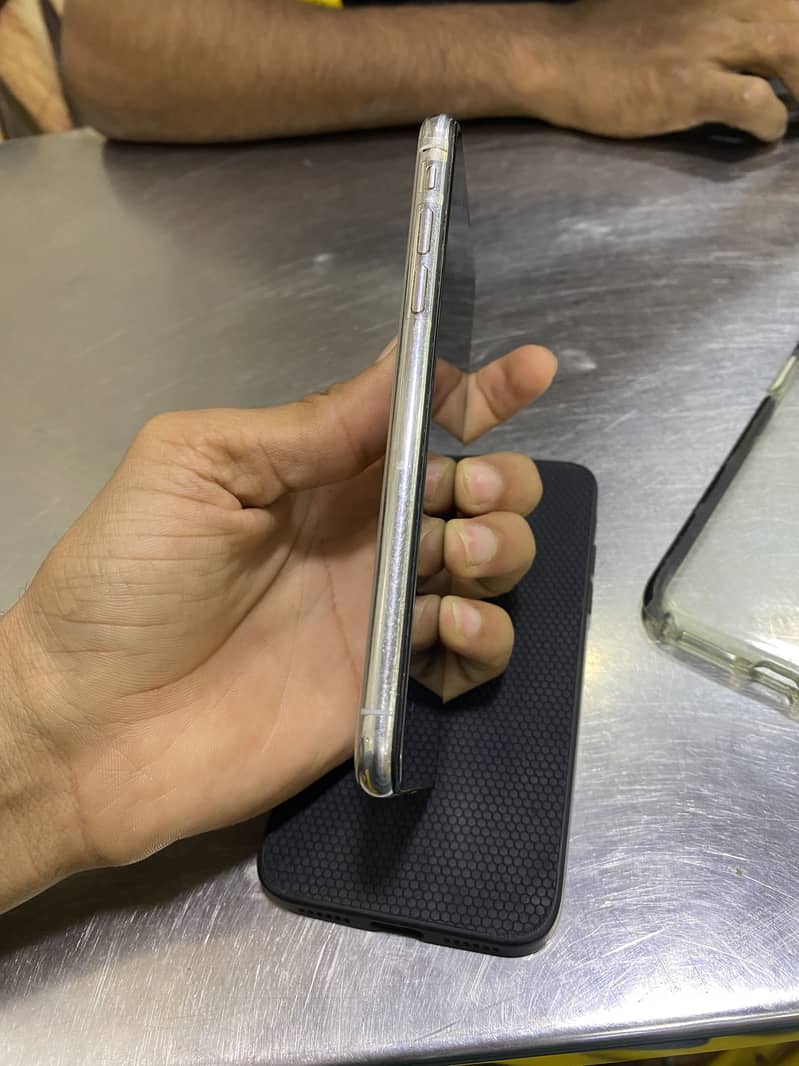 Apple iPhone X 3