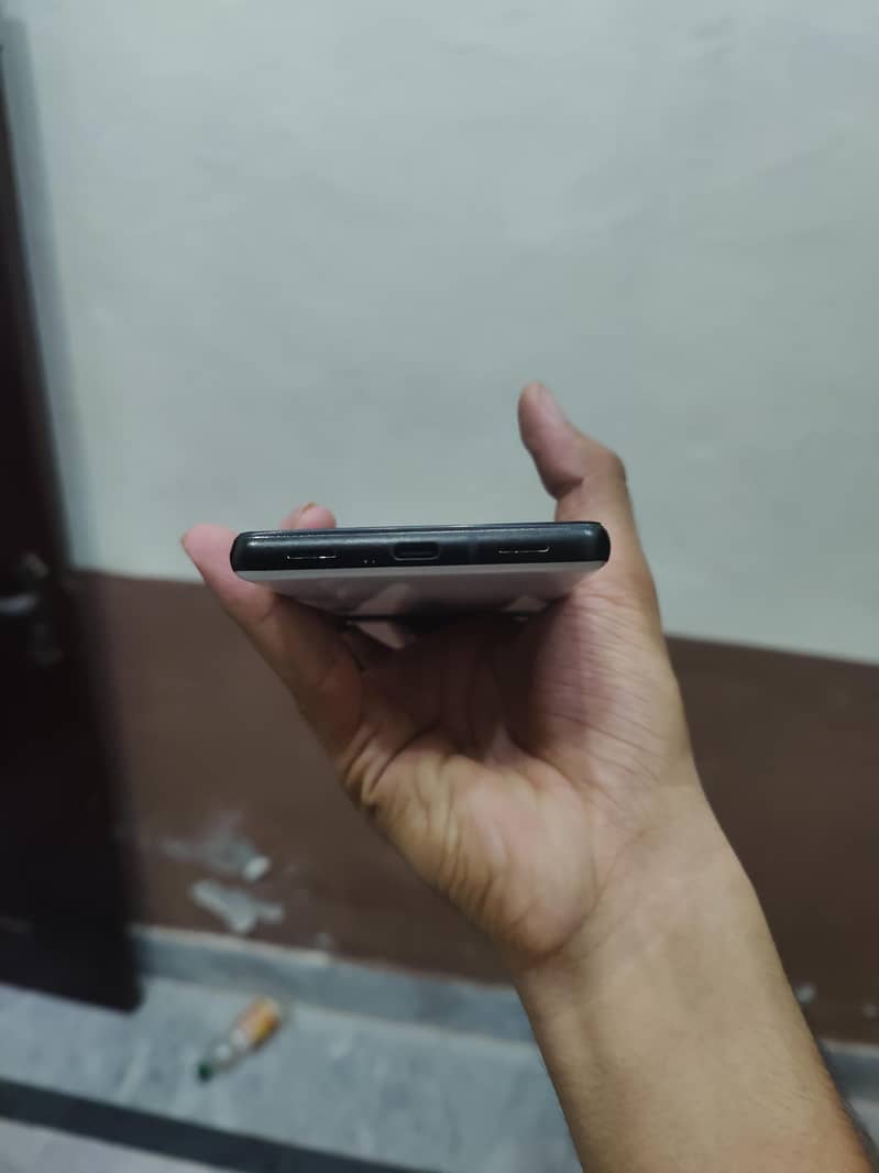 Google Pixel 6a 5