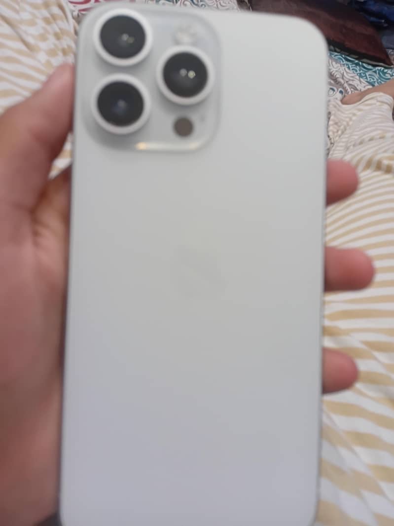 Apple iPhone 15 Pro Max 1