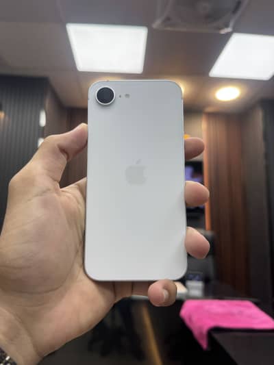Apple iPhone 16e jv