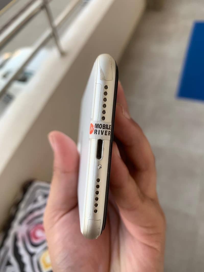 iPhone 11 3